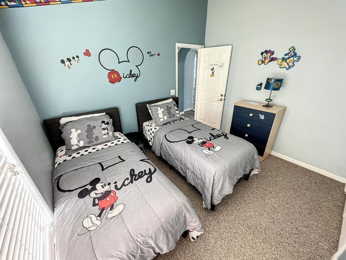 Mickeys Movie House, 2 Masters, Pool And Spa Holiday home *